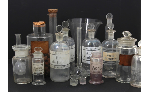 Lot de verrerie de pharmacie ancienne (a
