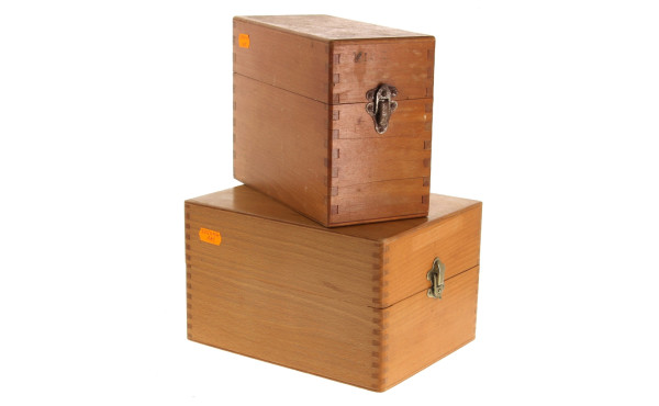 Deux boîtes de rangement en bois pour ca