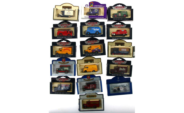 Lot de 16 petites voitures en BO