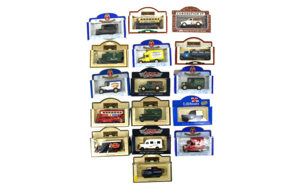 Lot de 16 petites voitures en BO