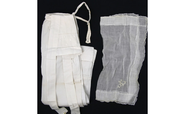 Lot de linge ancien comprenant 15 bavoir