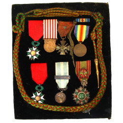 MEDAILLES - Panneau de 7 médailles, comb