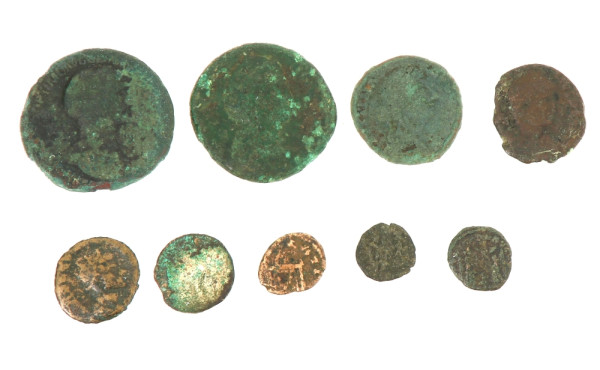 9 monnaies romaines, en l'état