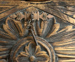 Bureau de pente ancien en pin sculpté de