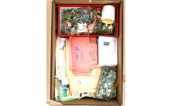 LOT DECOUVERTE à trier - Carton de TIMBR