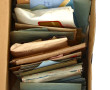 Vrac de timbres, à trier (boîte noire)