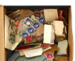 Vrac de timbres, à trier (boîte noire)