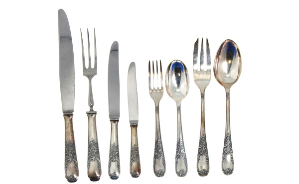 Ménagère en métal argenté de style rocai