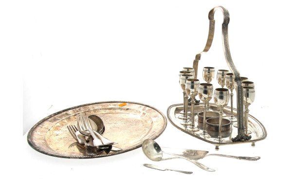 Service à liqueur comprenant une présent