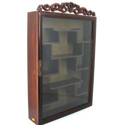 CHINE - Petite vitrine à suspendre en bo