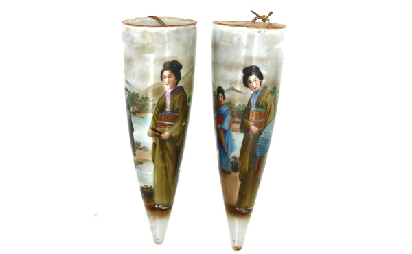 JAPON - Paire de vases d'applique en por