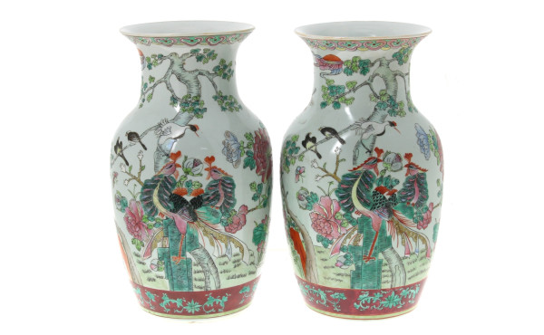 CHINE - Paire de vases en porcelaine à d