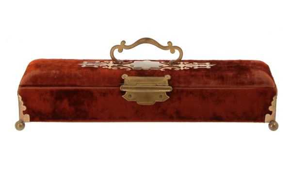 Coffret ancien gainé de velours brun et 