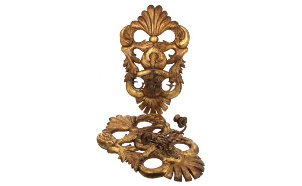 Paire de grandes appliques en bois scult