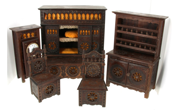Ensemble de mobilier breton miniature : 