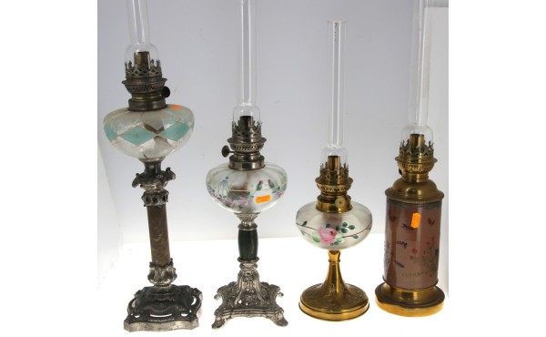 Lot de 4 lampes à pétrole avec 4 verres 
