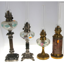 Lot de 4 lampes à pétrole avec 4 verres 