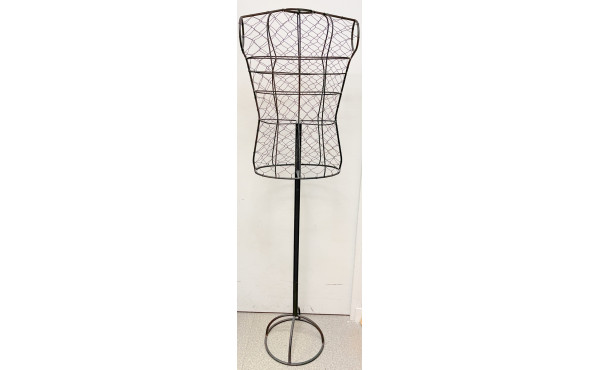 Mannequin en métal et grillage, H 155 cm