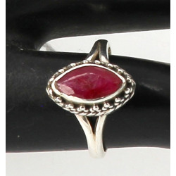 Bague en argent 925ème sertie d'une pier