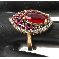 Belle bague en argent et vermeil sertie 