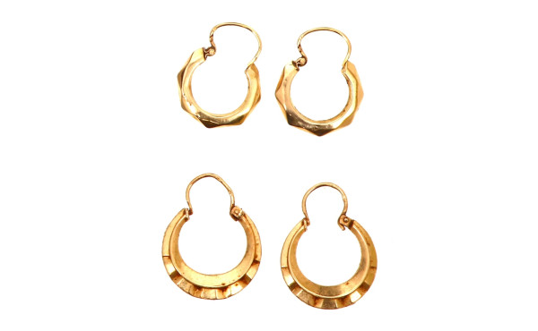 Deux paires de BO style créoles en or ja