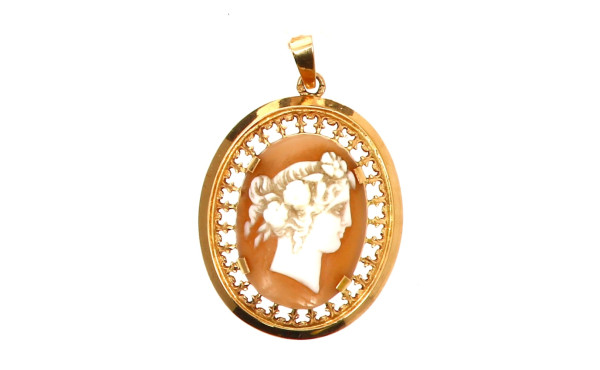 Pendentif en or jaune 18 cts, poinçon tê