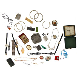 Lot de bijoux fantaisie divers, dont col