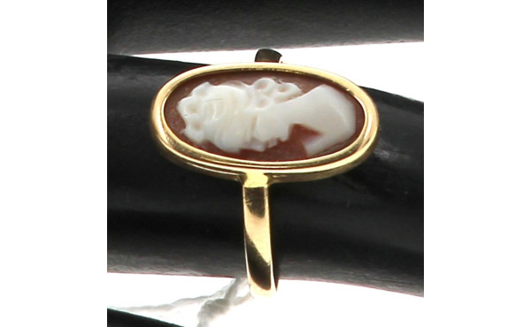 Bague en or jaune 18 cts, poinçon tête d