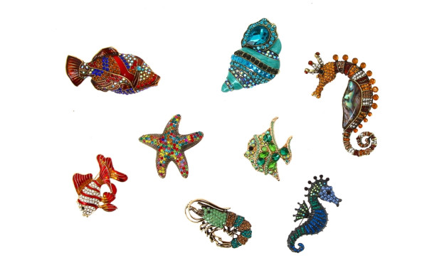 BROCHES FANTAISIE - Lot de 8 broches fan