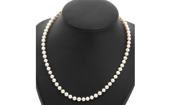 Collier shoker de 68 perles de culture, 