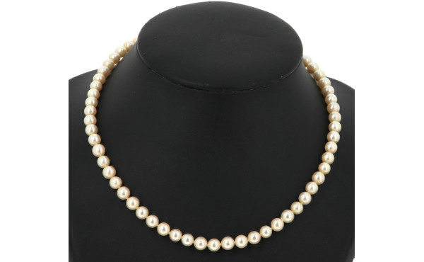Beau collier shoker de 61 perles de cult