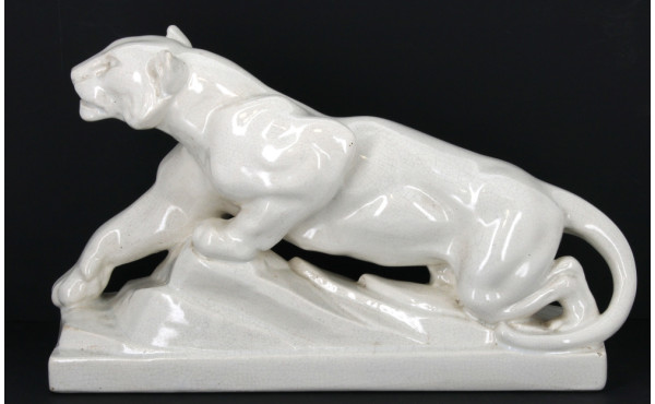 ODYV -Lionne à l'affût, sujet en céramiq