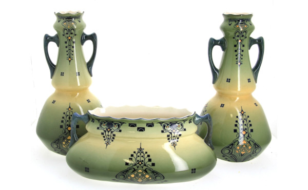 FIVES-LILLE - Garniture en faïence dans 