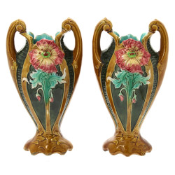 Paire de vases en barbotine à décor flor