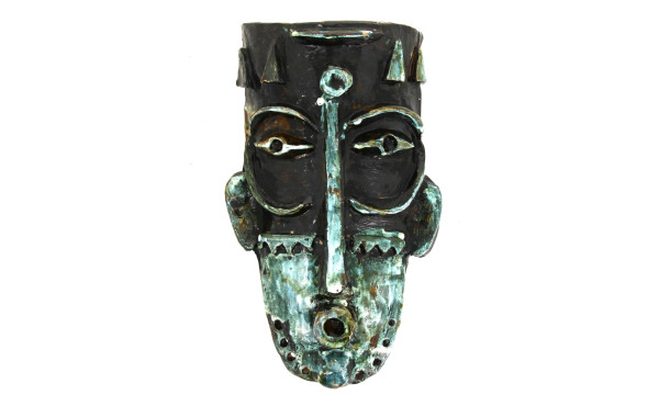 Masque décoratif en céramique dans les t