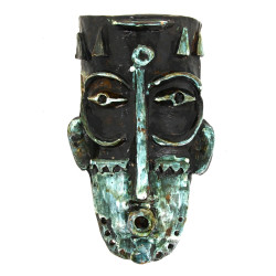 Masque décoratif en céramique dans les t