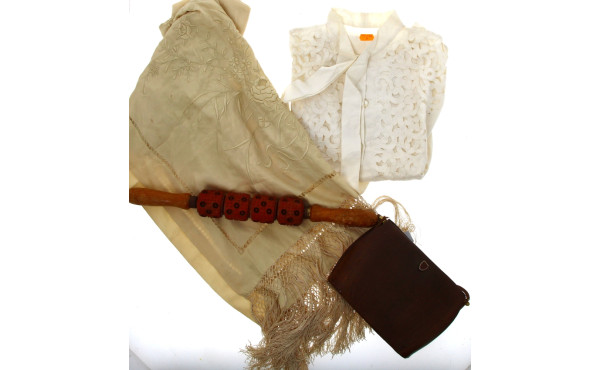 Etole ancienne en soie ivoire brodée de 