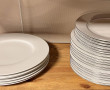 Ensemble d'assiettes en porcelaine blanc