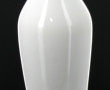 Haut vase décoratif en porcelaine blanch