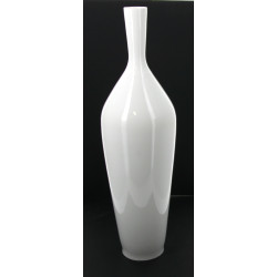 Haut vase décoratif en porcelaine blanch