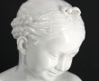 Buste de fillette en porcelaine blanche,
