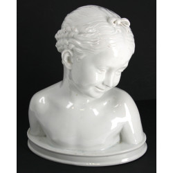 Buste de fillette en porcelaine blanche,