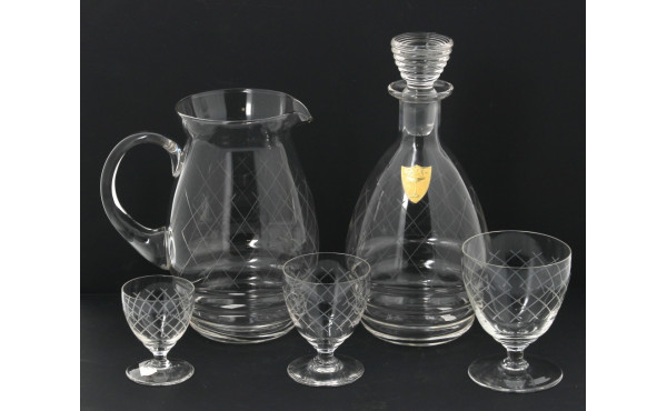 Petit service de verres anciens en crist