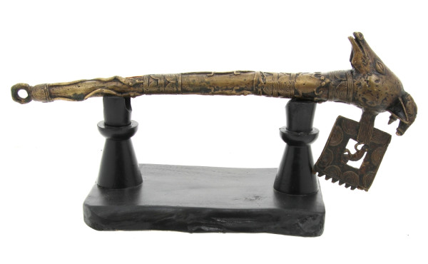 Sceptre en bronze patiné, extrémtité en 