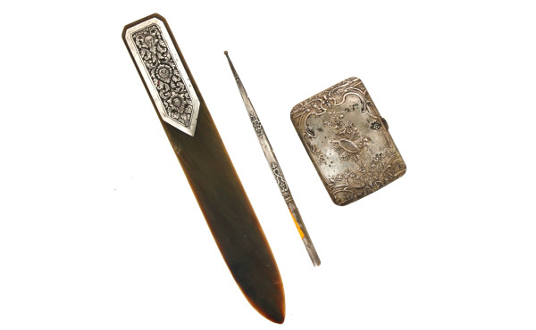 Coupe-papier en corne et plaques d'argen