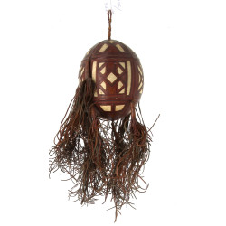 Trois œufs d'autruche gainés de cuir (un