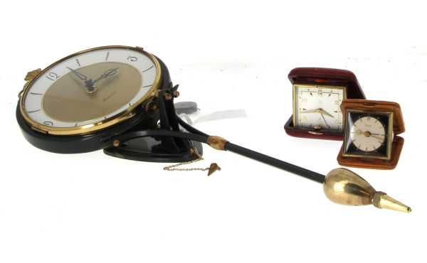 Pendule murale années 60 et 2 réveils de