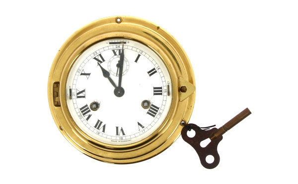 Pendule de marine avec sa clé, à réviser
