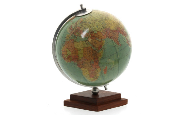 Petit globe de bureau terrestre, reposan