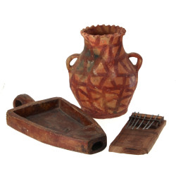 Lot comprenant une cruche en terre cuite